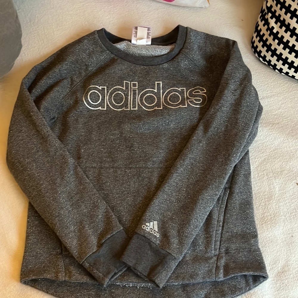 Adidas sweatshirt with pockets